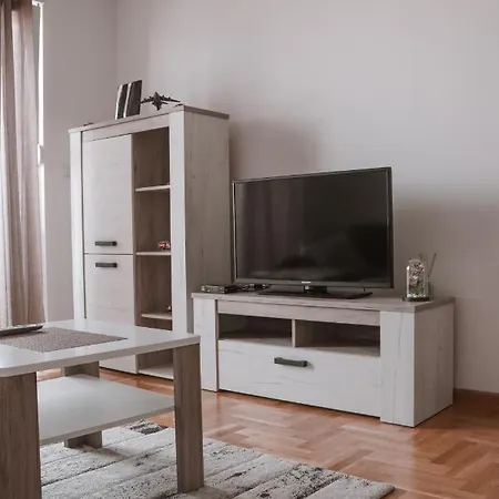 Antunovic 아파트 *